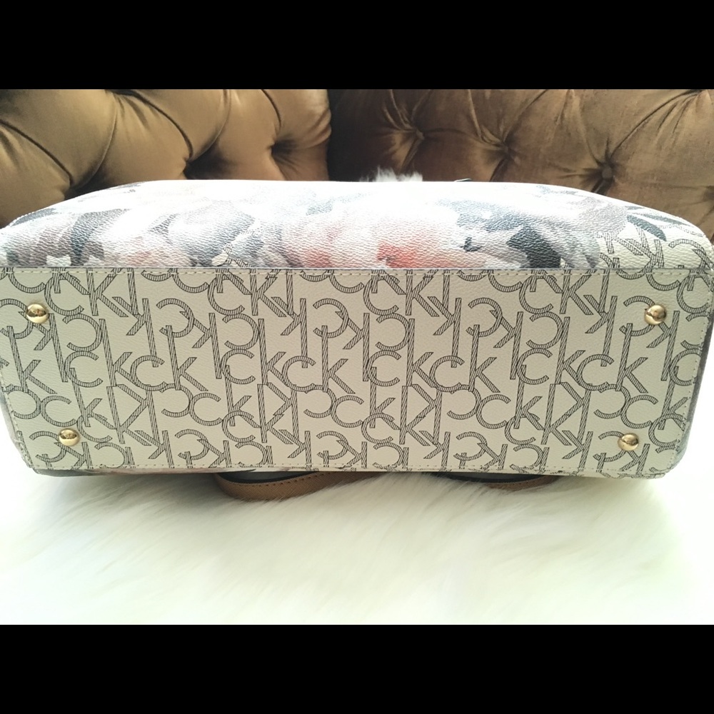 ββSOLDββCalvin Klein Unique Handbag - Picture 5 of 7